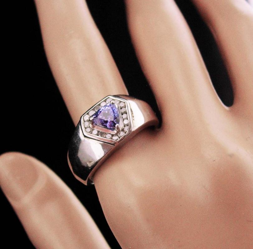 18 Diamonds Ring / Trillion cut Amethyst / Vintage mans or womans band / size 10 / Sterling / purple stone / aquarius birthstone february