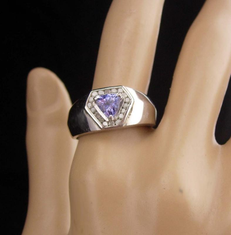 18 Diamonds Ring / Trillion cut Amethyst / Vintage mans or womans band / size 10 / Sterling / purple stone / aquarius birthstone february