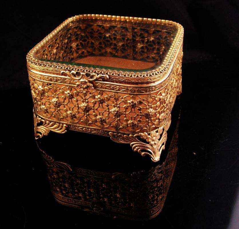 Antique Box / Wedding Jewelry Casket / ormolu footed box / Original lining / Trinket box Vanity box Victorian Ring casket