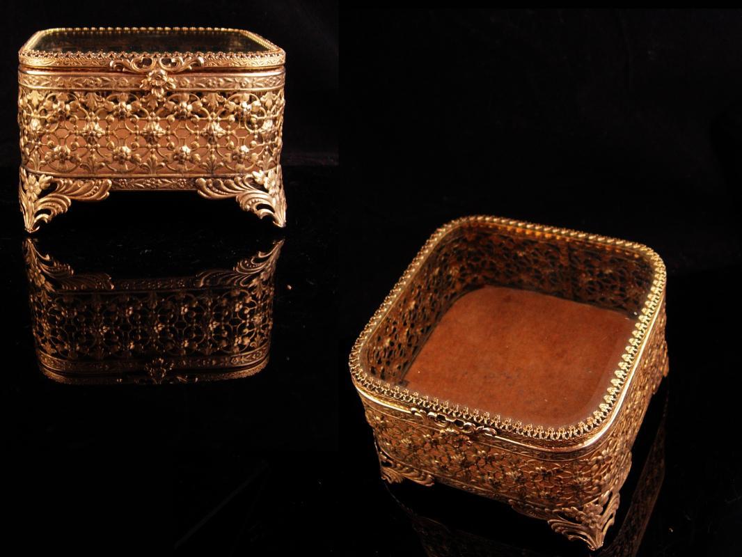 Antique Box / Wedding Jewelry Casket / ormolu footed box / Original lining / Trinket box Vanity box Victorian Ring casket