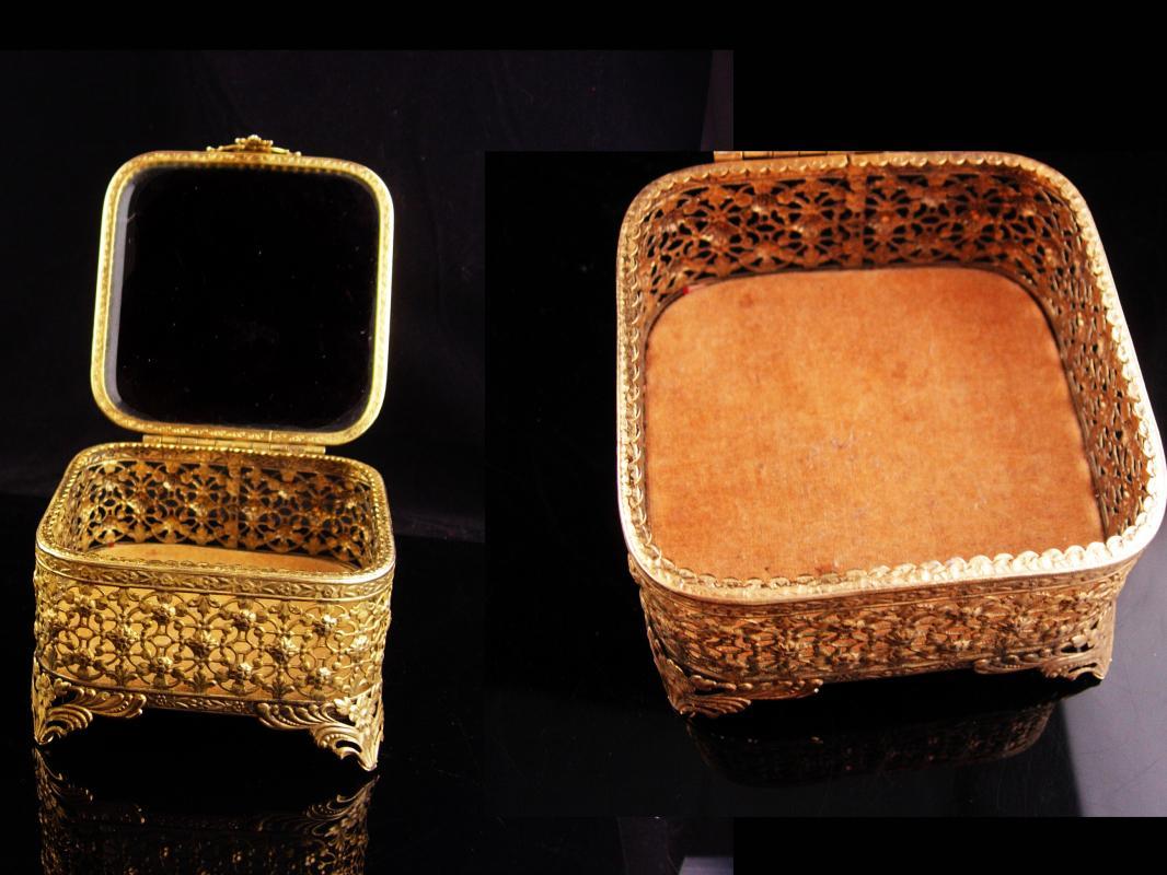 Antique Box / Wedding Jewelry Casket / ormolu footed box / Original lining / Trinket box Vanity box Victorian Ring casket