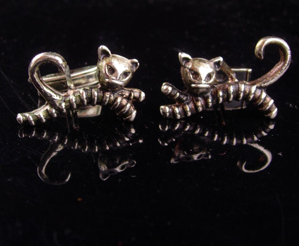 vintage Black cat cufflinks / Halloween cat set / Vintage silver witch accessory / novelty set / burlesque groom gift