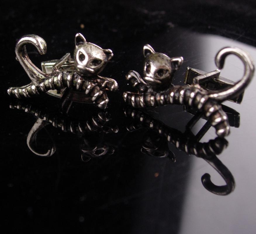 vintage Black cat cufflinks / Halloween cat set / Vintage silver witch accessory / novelty set / burlesque groom gift