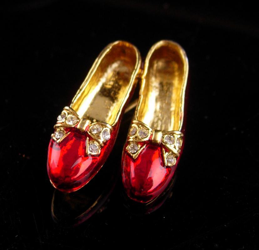 Vintage Ruby slippers brooch / Red enamel / rhinestone bow / Dorothy shoes / Wizard of Oz Shoe Made in USA costume jewelry ladies jewelry