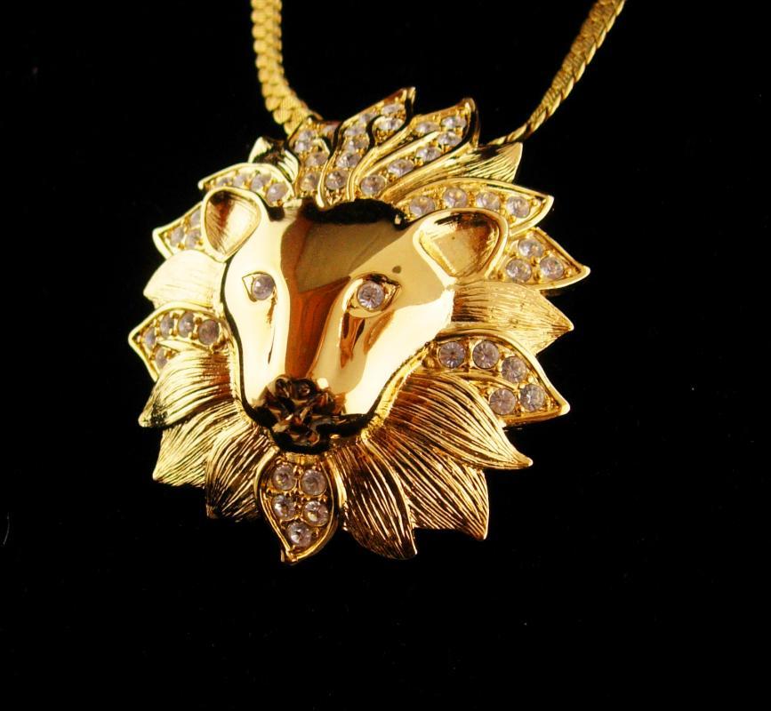 LEO lion Necklace / Vintage 30