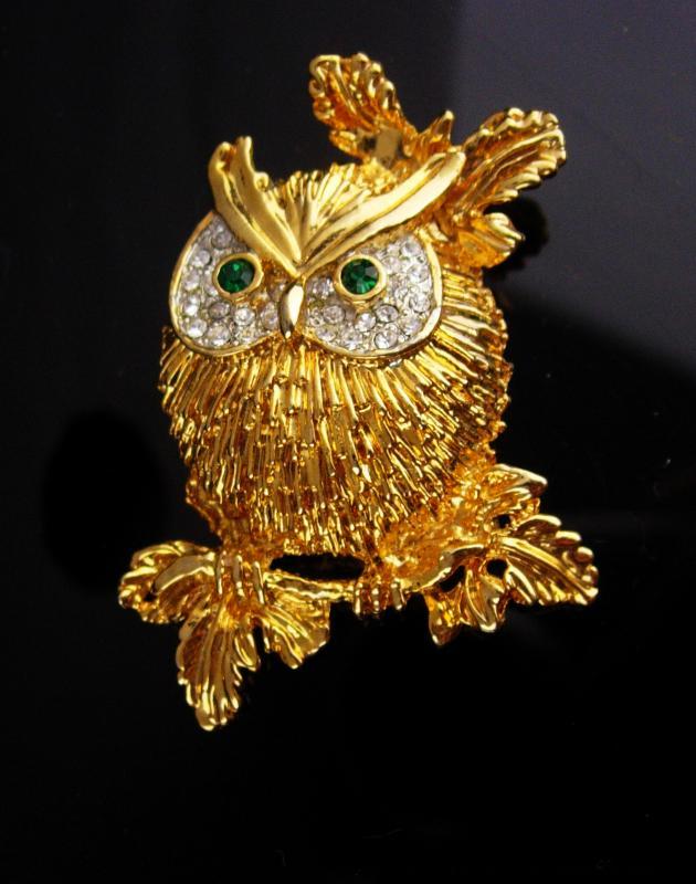 Vintage Owl Brooch / sparkling rhinestones / Bird pin / Figural costume jewelry / teacher gift / ophthalmology pin / ophthalmologist gift