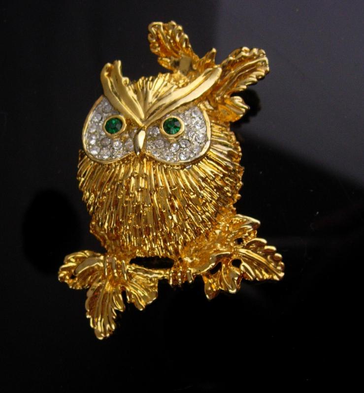 Vintage Owl Brooch / sparkling rhinestones / Bird pin / Figural costume jewelry / teacher gift / ophthalmology pin / ophthalmologist gift