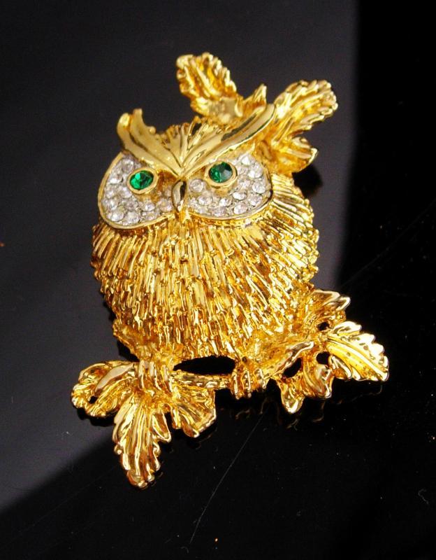 Vintage Owl Brooch / sparkling rhinestones / Bird pin / Figural costume jewelry / teacher gift / ophthalmology pin / ophthalmologist gift