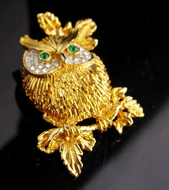 Vintage Owl Brooch / sparkling rhinestones / Bird pin / Figural costume jewelry / teacher gift / ophthalmology pin / ophthalmologist gift