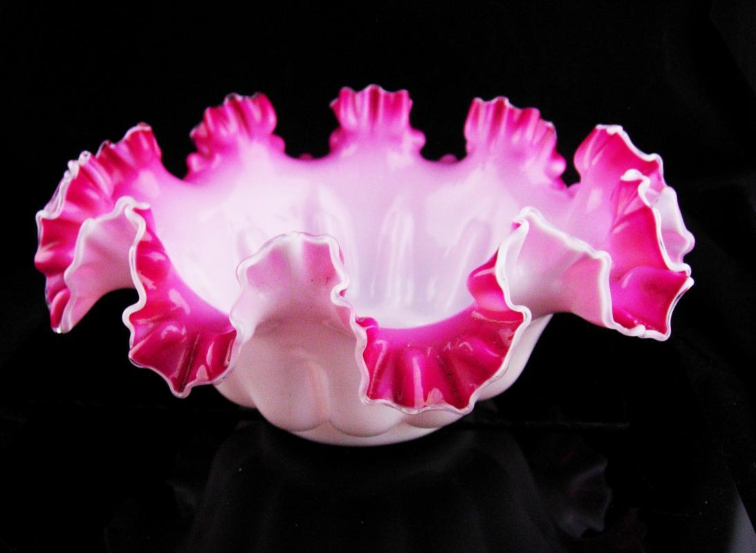 Pink crimped ruffled edge Bowl / large vintage 10