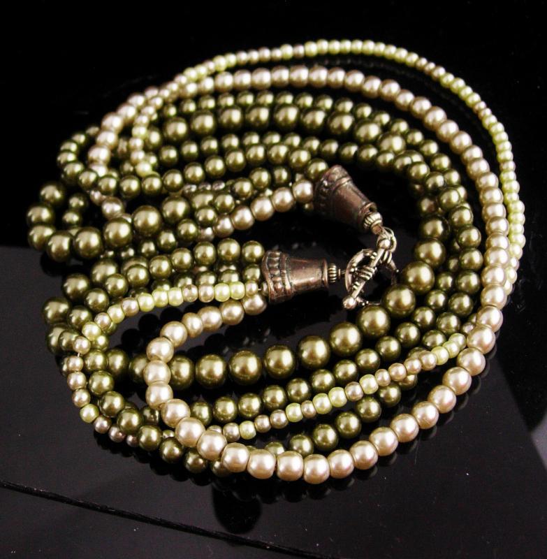 Chunky pearl necklace / 5 strand choker / vintage toggle clasp / green Wedding Jewelry / 16