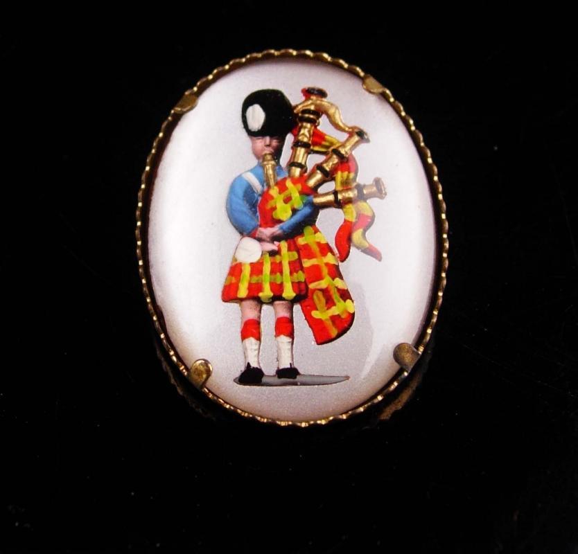 Vintage Scottish brooch / reverse painted bagpipes / Wedding accessory / Scotland kilt brooch / Glass brooch / mens lapel pin music brooch