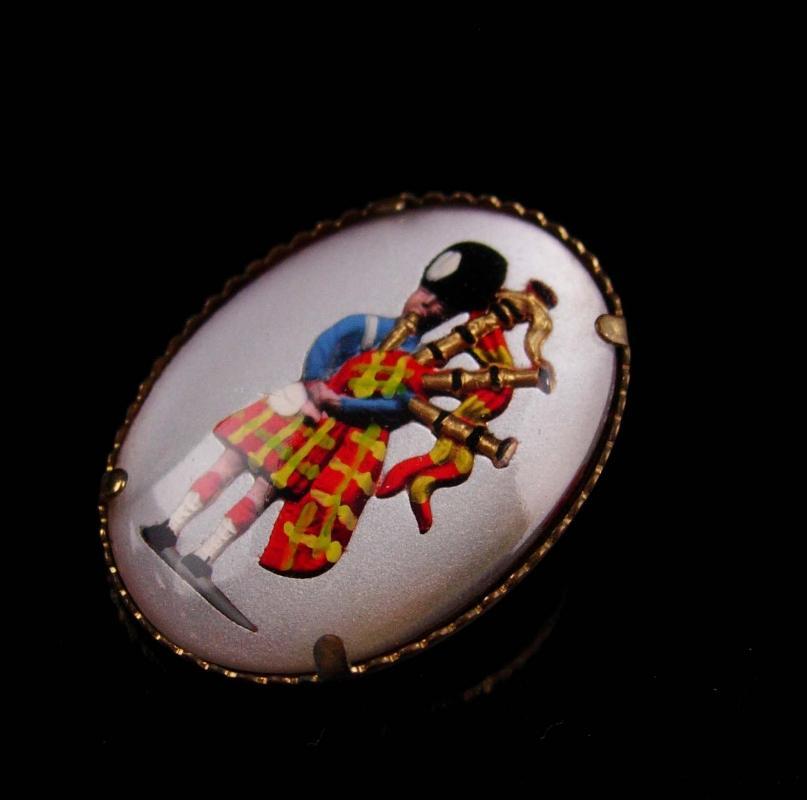 Vintage Scottish brooch / reverse painted bagpipes / Wedding accessory / Scotland kilt brooch / Glass brooch / mens lapel pin music brooch