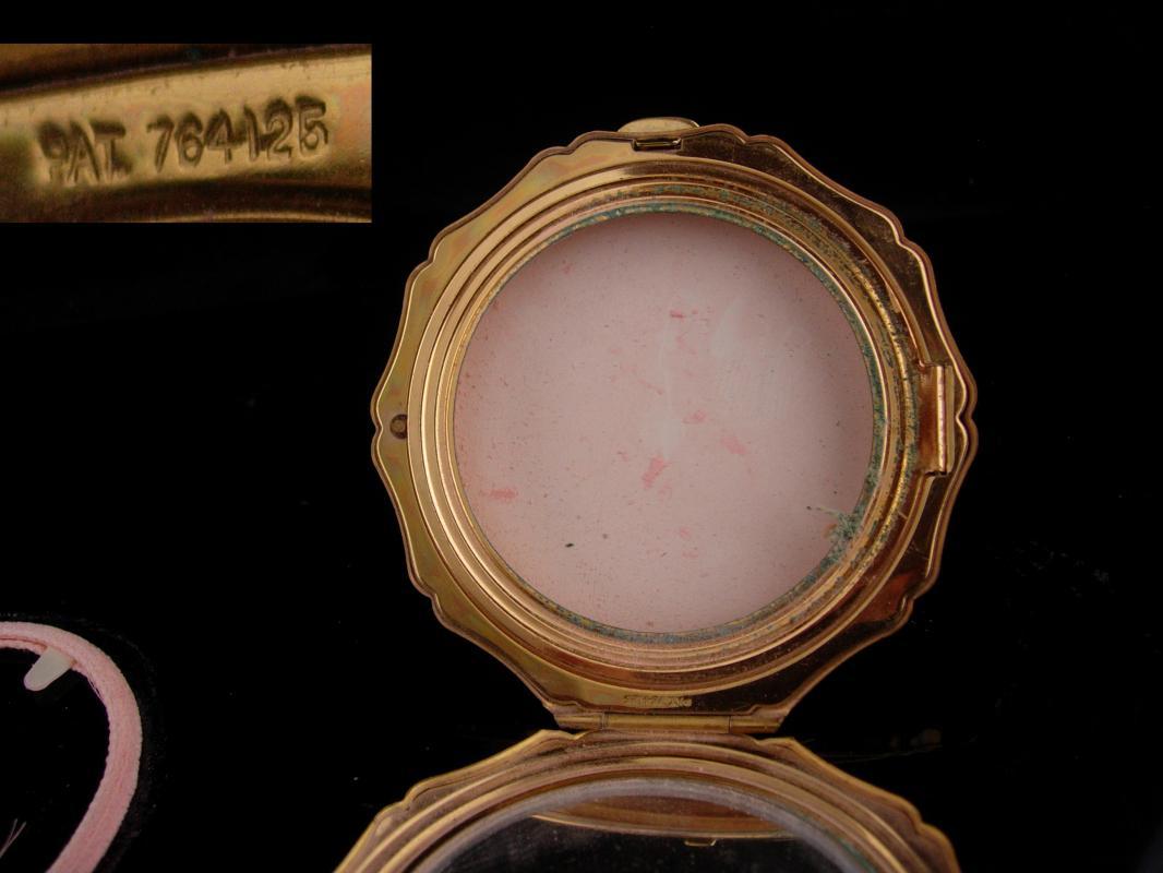 Vintage victorian compact - stratton enamel cupid painting top - 3 1/2