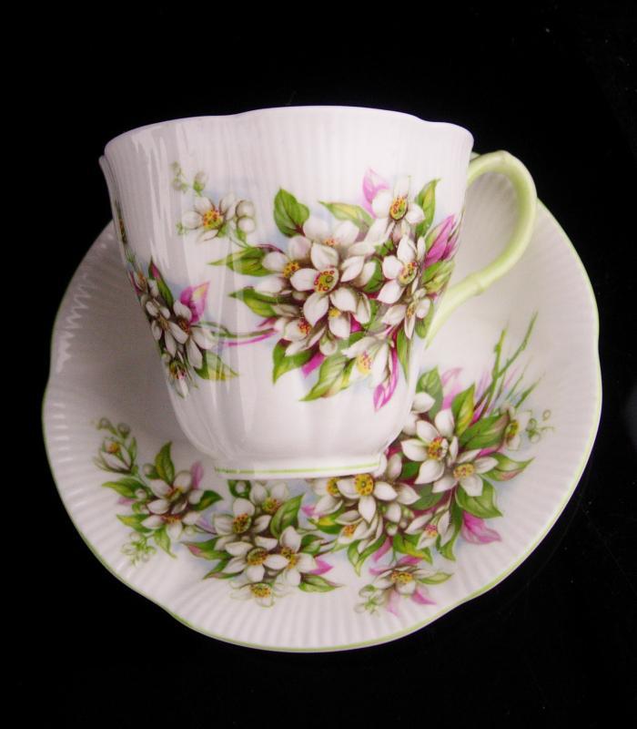 Vintage ruffled teacup - Royal albert saucer - bone china tea cup - flower Tea Cup saucer set - Fine bone china - mother of the bride gift