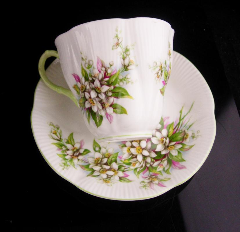 Vintage ruffled teacup - Royal albert saucer - bone china tea cup - flower Tea Cup saucer set - Fine bone china - mother of the bride gift