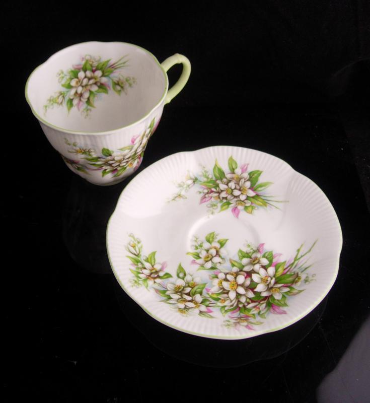 Vintage ruffled teacup - Royal albert saucer - bone china tea cup - flower Tea Cup saucer set - Fine bone china - mother of the bride gift