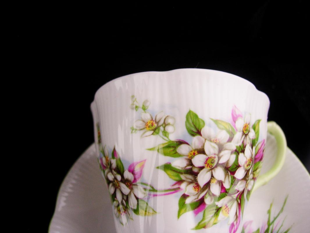 Vintage ruffled teacup - Royal albert saucer - bone china tea cup - flower Tea Cup saucer set - Fine bone china - mother of the bride gift