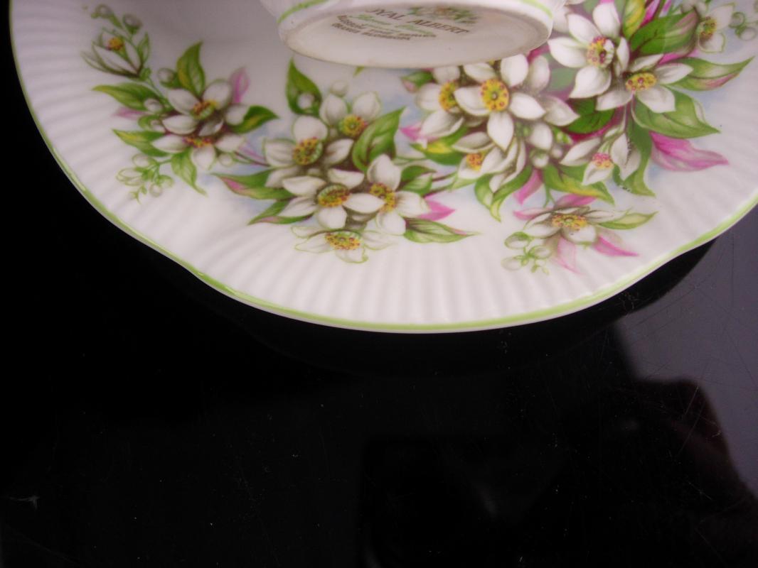Vintage ruffled teacup - Royal albert saucer - bone china tea cup - flower Tea Cup saucer set - Fine bone china - mother of the bride gift