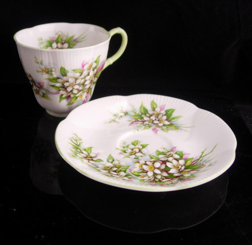 Vintage ruffled teacup - Royal albert saucer - bone china tea cup - flower Tea Cup saucer set - Fine bone china - mother of the bride gift