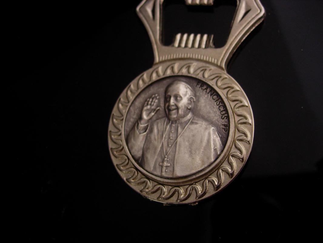Pope Francis bottle opener - basilica coin - Vintage - Religious Medal- catholic Roma Italy - Franciscus PP - Basilica st peitro