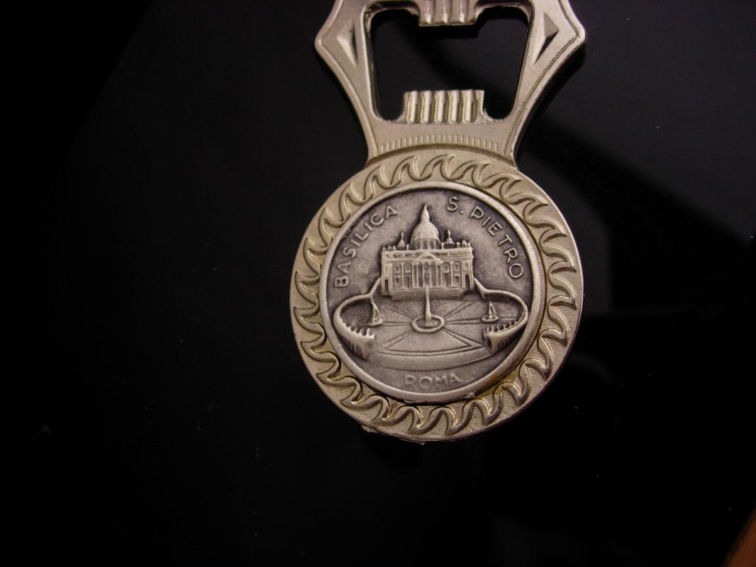 Pope Francis bottle opener - basilica coin - Vintage - Religious Medal- catholic Roma Italy - Franciscus PP - Basilica st peitro