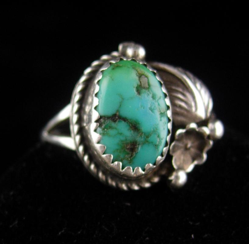 Vintage sterling Indian Ring - Turquoise jewelry - size 8 -Native American design - southwestern jewelry - dogwood flower - hippie ring