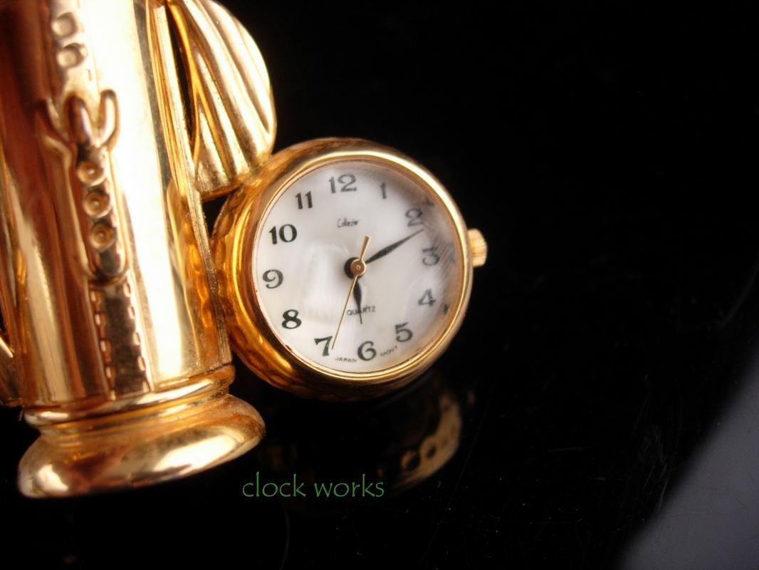Vintage golf gift - gold clock - Golfer and caddie gift - hole in one - gag gift - working desk clock - 2