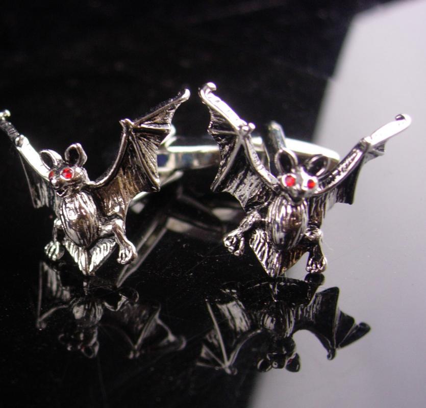 Spooky Bat Cufflinks - Vintage Figural set- Silver Red eye vampire - Gothic Clothing Accessories - cool mens gift - Halloween bat set
