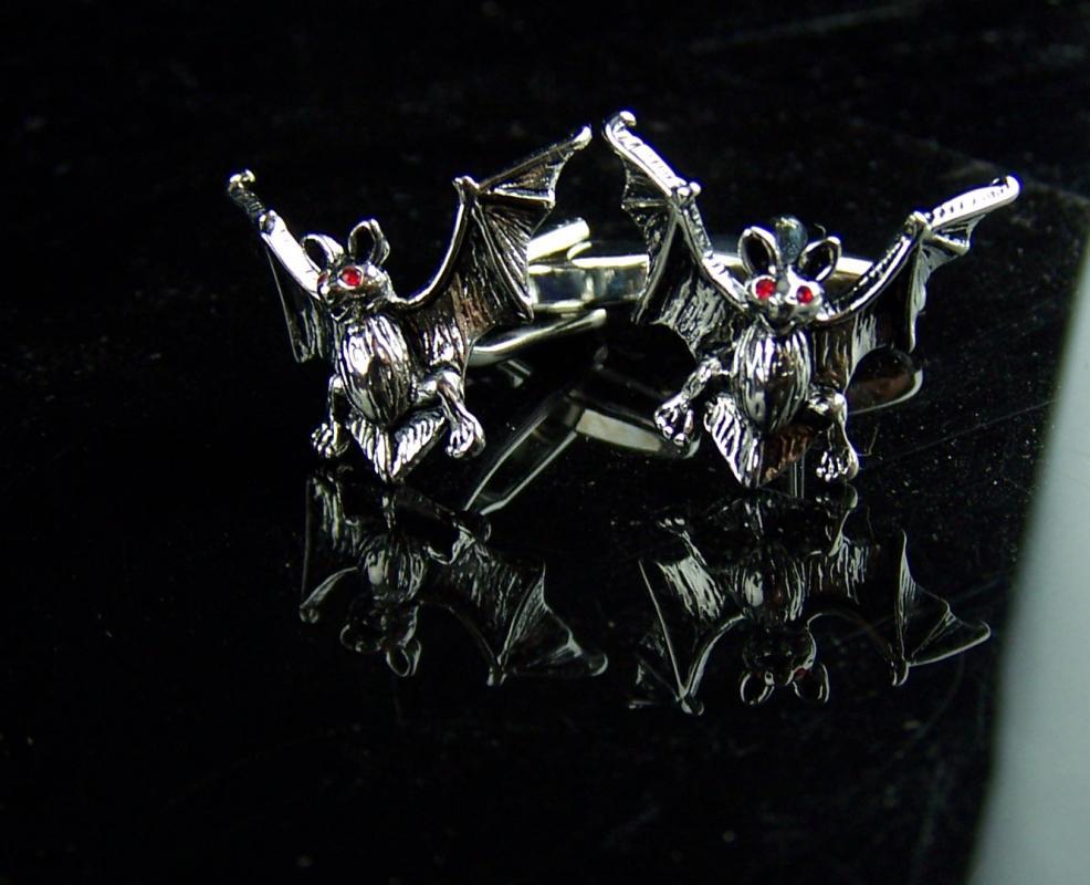 Spooky Bat Cufflinks - Vintage Figural set- Silver Red eye vampire - Gothic Clothing Accessories - cool mens gift - Halloween bat set