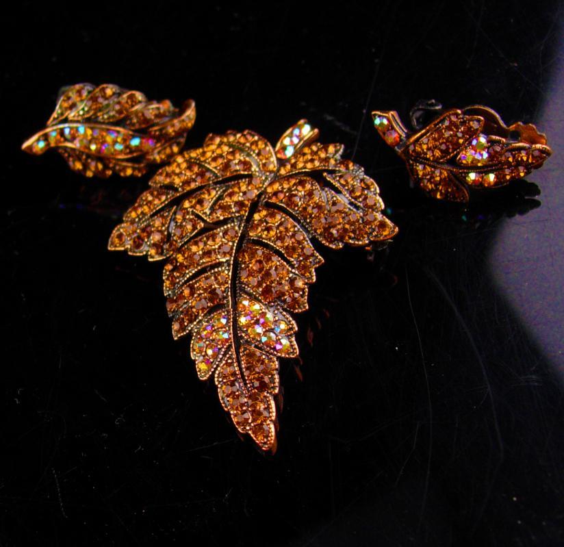 200 rhinestone Weiss Demi Parure - Vintage Brooch - clip on Earrings - copper aurora borealis - Signed Weiss - estate jewelry - leaf brooch