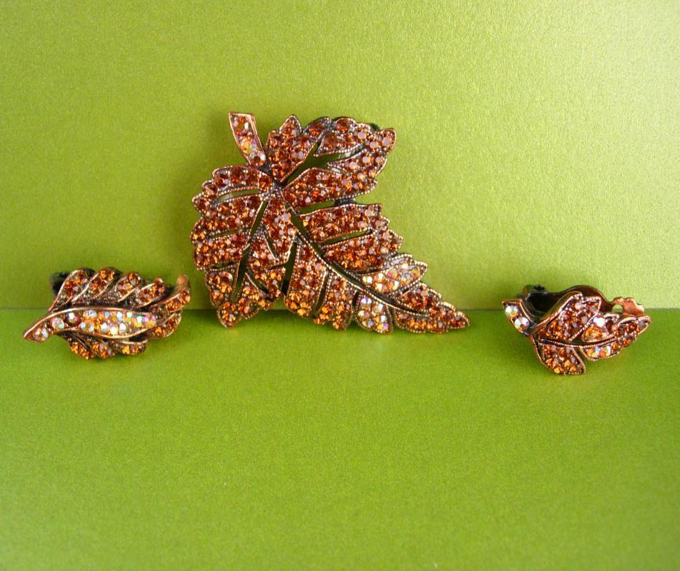 200 rhinestone Weiss Demi Parure - Vintage Brooch - clip on Earrings - copper aurora borealis - Signed Weiss - estate jewelry - leaf brooch
