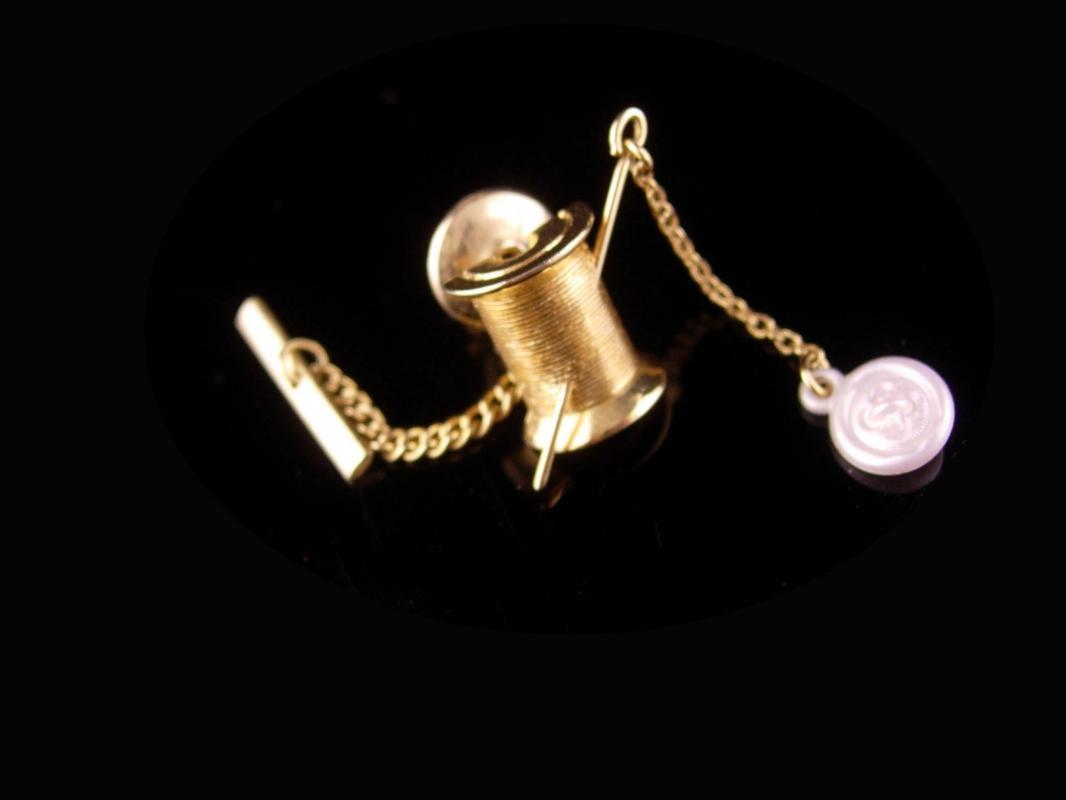 Needle thread Tie tack - Vintage Tailor gift - Seamstress Crafter Quilter - Clothing designer salesman miniature thread
