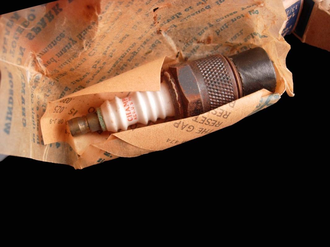 Original box with Vintage CHAMPION J-9 14MM Spark plugs - set of three - original paper work - Mechanic Auto Repair