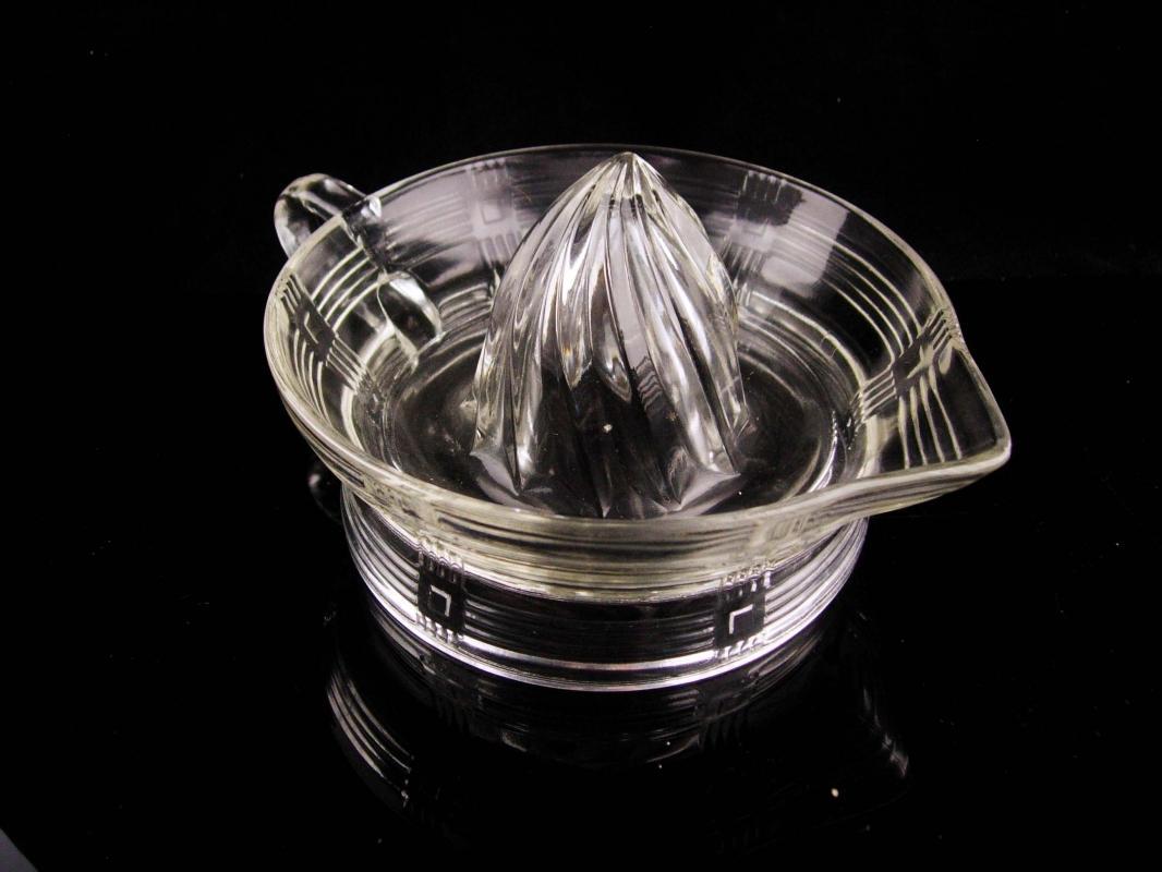 Vintage Depression Glass Juicer - Basket weave pattern- clear lemon reamer with spout