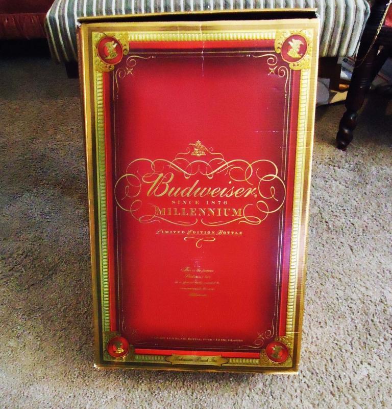 1999 Beer lovers Gift Set Tall Budweiser glasses & Bottle Never opened Mens gift