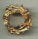 Brooch/Christmas/Contemporary Goldtone Holly Wreath Pin