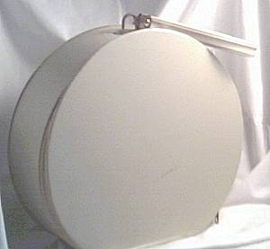 Luggage/C. 1960's Beige/Round Overnite Case