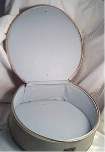 Luggage/C. 1960's Beige/Round Overnite Case