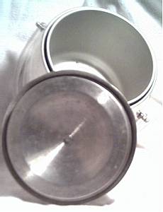 Kitchen Item(s)/Alluminum Insulated Ice Bucket W/Clear Lucite Handle