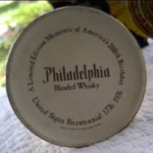 Collectibles/Limited Edition Momento Of America's 200th Birthday/Philadelphia Blended Whisky Liberty Bell Decantor