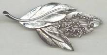 Brooch/Silvertoned Floral Spray W/