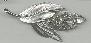 Brooch/Silvertoned Floral Spray W/