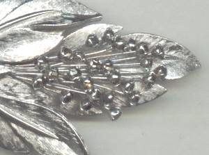 Brooch/Silvertoned Floral Spray W/