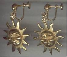 Earrings/Designer/ALVA STUDIOS/Screwbacks/W/Dangleing Smiling Sun Faces