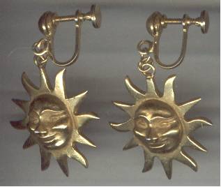 Earrings/Designer/ALVA STUDIOS/Screwbacks/W/Dangleing Smiling Sun Faces