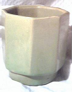 Ceramic/Pottery/UNGEMACH Sm. Octogon Vase/Pot