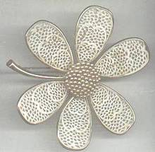 Brooch/Designer/Pastelli/Floral GT W/White Enamaling