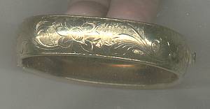 Bracelet/Bangle/Hinged Goldtone Etched