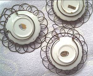 Collectibles/3 Miniature Souvenir Plates In Wire Frames